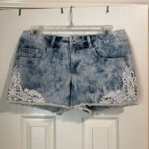 Maurices Acid Wash Denim Shorts US 5/6